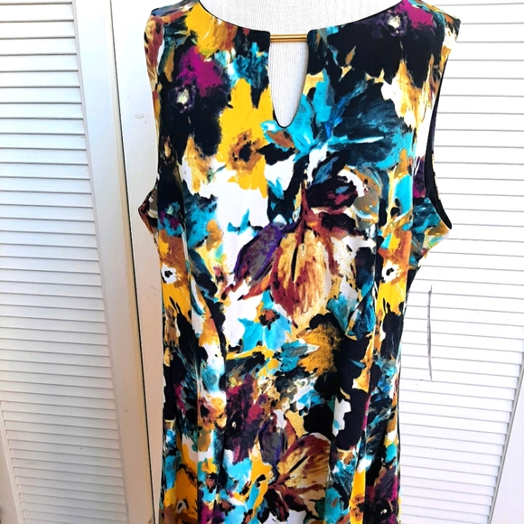 I LE Dresses & Skirts - NWT I LE MUTLI COLORED DRESS